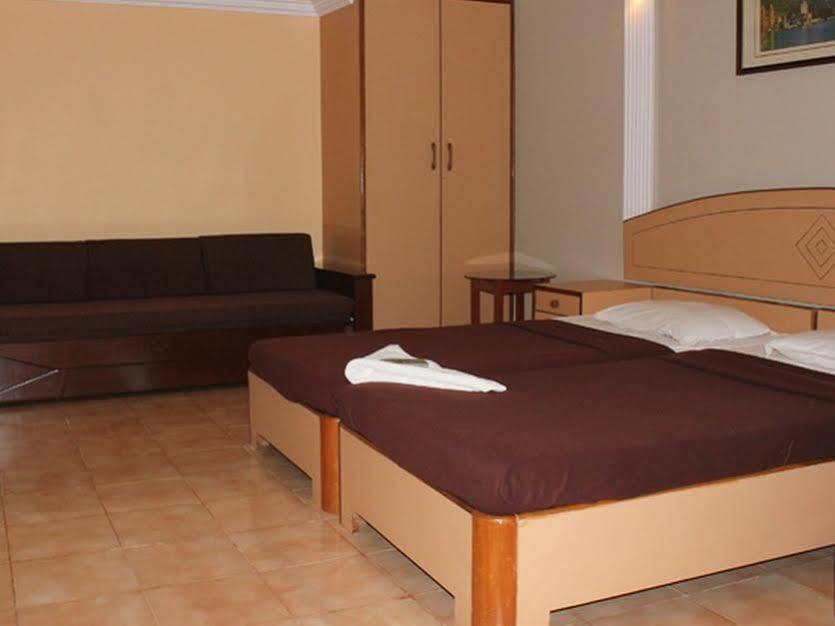 Amigo Plaza Hotell Colva Eksteriør bilde
